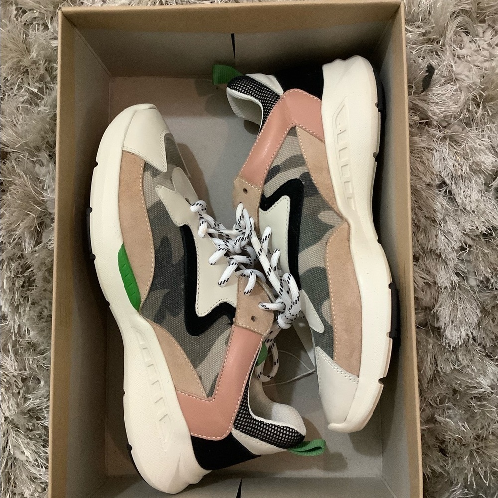 Sanctuary Groove Camouflage & Bone Leather Sneakers – Size 7